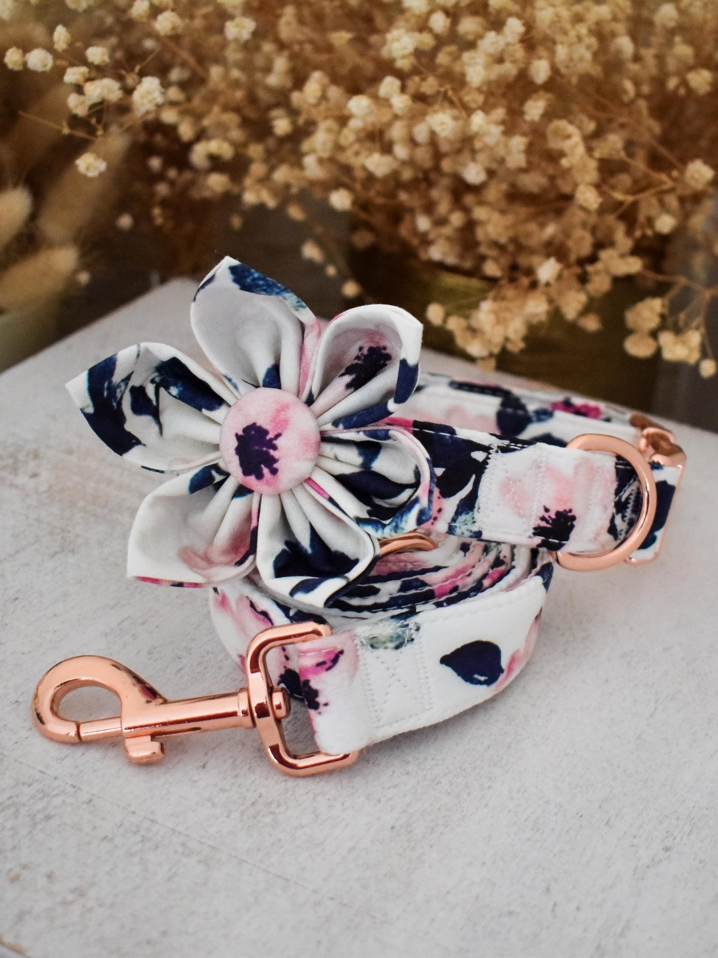 Collar y correa “Magnolia” – elegancia floral para tu peludo